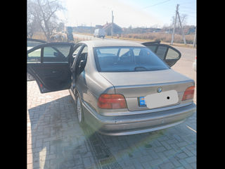 BMW 5 Series foto 2