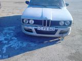 BMW 5 Series foto 1