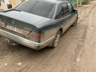 Mercedes Series (W124) foto 3