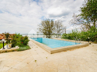 Căsuță cu piscină și priveliște spre lacul Ghidighici! Suprafața 214 mp+15 ari! foto 3