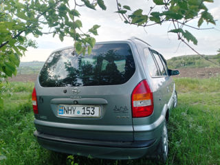 Opel Zafira фото 3