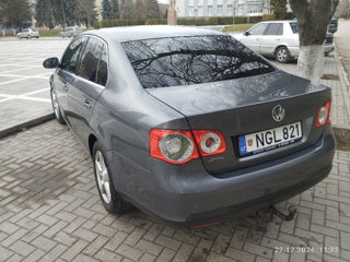 Volkswagen Jetta foto 5