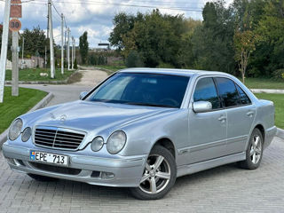 Mercedes E-Class foto 2