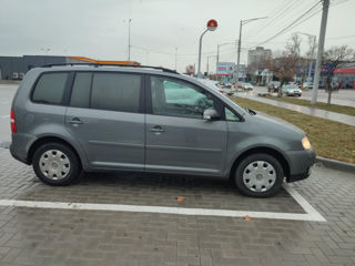 Volkswagen Touran foto 3