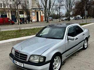 Mercedes C-Class foto 4