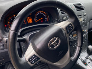 Toyota Avensis foto 9