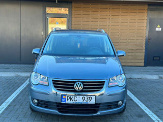 Volkswagen Touran foto 2