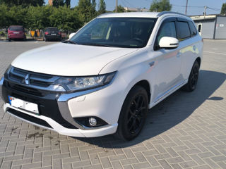 Mitsubishi Outlander foto 2