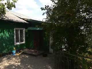 Se vinde casa pe str. P.Zadnipru si 1/2 de casa pe str. M. Hincu foto 1
