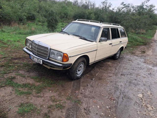 Mercedes Series (W123) foto 2