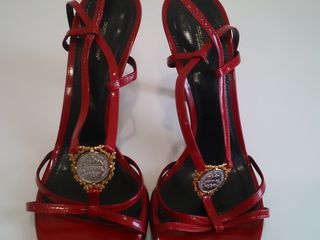 Продая оригинальные Dolce&Gabbana босоножки фото 0