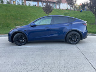 Tesla Model Y foto 1