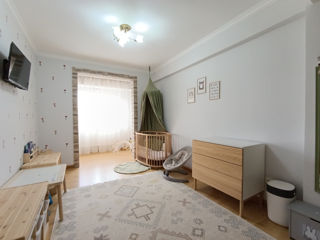 Apartament cu 3 camere, 105 m², Buiucani, Chișinău foto 2