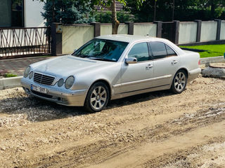 Mercedes E-Class foto 2