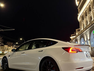 Tesla Model 3 foto 4