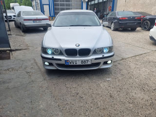 BMW 5 Series foto 1