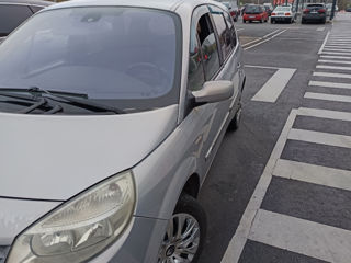 Renault Grand Scenic foto 2