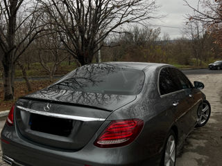 Mercedes E-Class foto 2