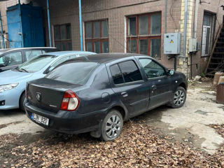 Renault Clio Symbol foto 2