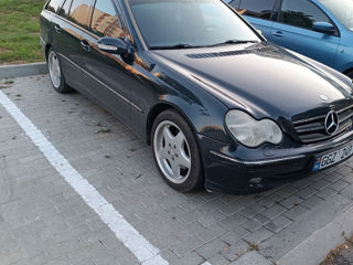 Mercedes C-Class foto 2