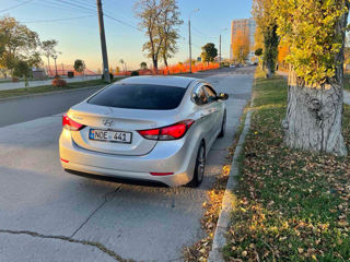 Hyundai Elantra foto 3