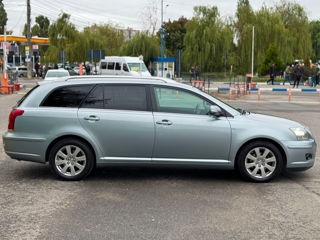 Toyota Avensis foto 4