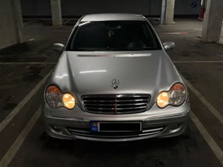 Mercedes C-Class foto 1