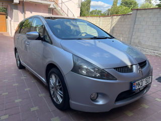 Mitsubishi Grandis foto 2