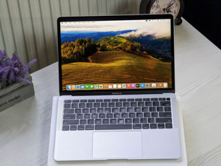 MacBook Air Retina 2019 (Core i5 8210Y/8Gb Ram/128Gb SSD/UHD Graphics/13.3" Retina)