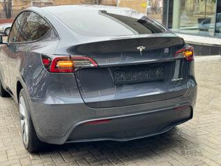 Tesla Model Y foto 14