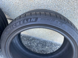 255 40 19R Michelin foto 3