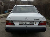 Mercedes Series (W124) foto 2