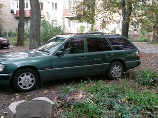 Mercedes Series (W124) foto 1