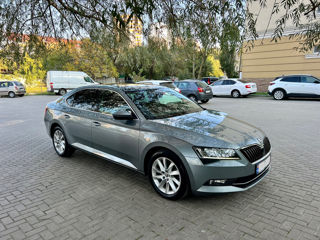 Skoda Superb foto 2