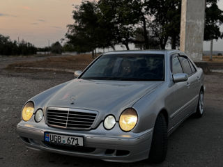 Mercedes E-Class foto 2