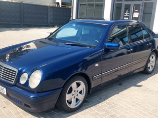 Mercedes E-Class foto 1