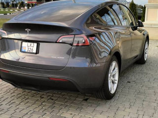 Tesla Model Y foto 2