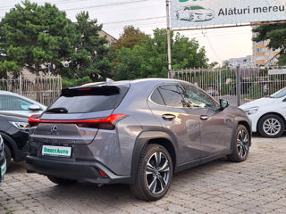 Lexus UX foto 2