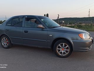 Hyundai Accent foto 2