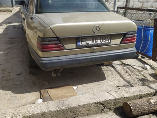 Mercedes Series (W123) foto 6