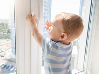 Фурнитуры  для защиты от открывания детьми окон и дверей foto 3