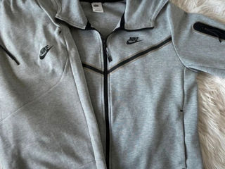 Costum Nike Tech original mărimea S 2900 lei foto 2