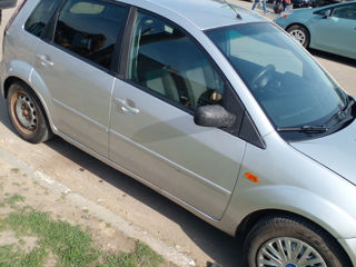 Ford Fiesta foto 4