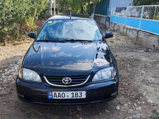 Toyota Avensis foto 1