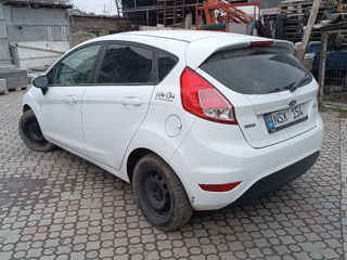 Ford Fiesta foto 9