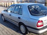 Nissan Sunny foto 4