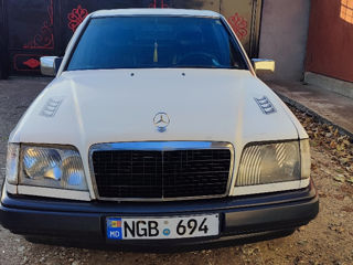 Mercedes Series (W124) foto 2