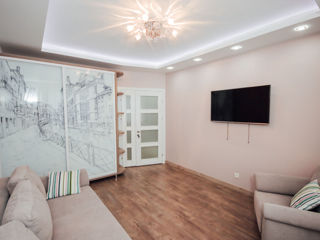 Apartament cu 2 camere, 65 m², Buiucani, Chișinău foto 2