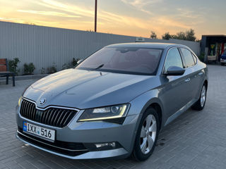 Skoda Superb foto 1