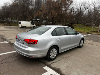 Volkswagen Jetta foto 4